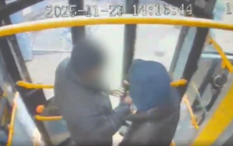 Пассажир распылил баллончик в автобусе и чуть не угробил всех