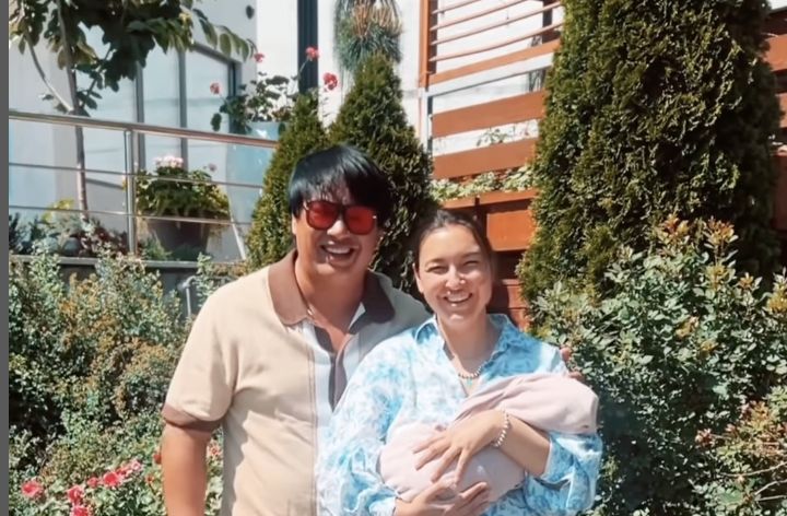 Без цветов, шаров и музыкантов: Беркут тихо забрал жену из роддома