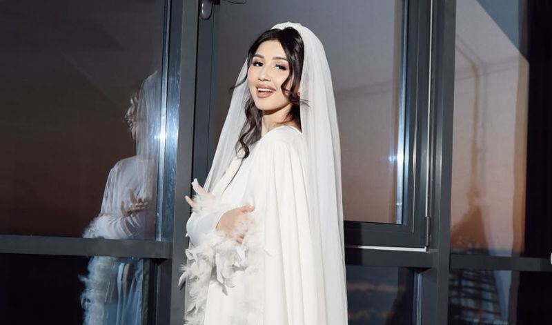 "Тоже счастлива": бывшая девушка певца Райма выходит замуж