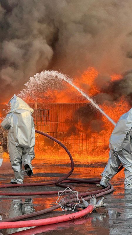 Пожарные Талдыкоргана потушили горящий цех