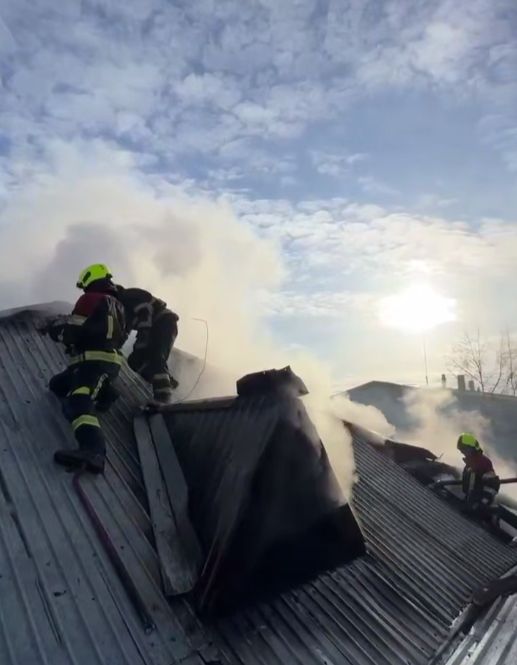 Ангар с автозапчастями загорелся в Астане