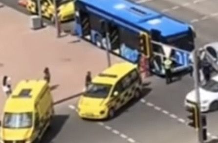 Водитель автобуса врезался в Ford: трое человек доставлены в больницу в Астане