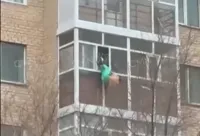 В Астане полицейские спасли девушку от суицида