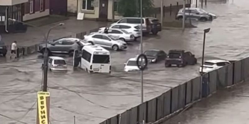 Ливень затопил улицы Кокшетау и оставил людей без света