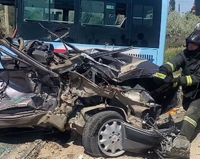 Страшная авария поезда, автобуса и легковушки произошла в Таразе