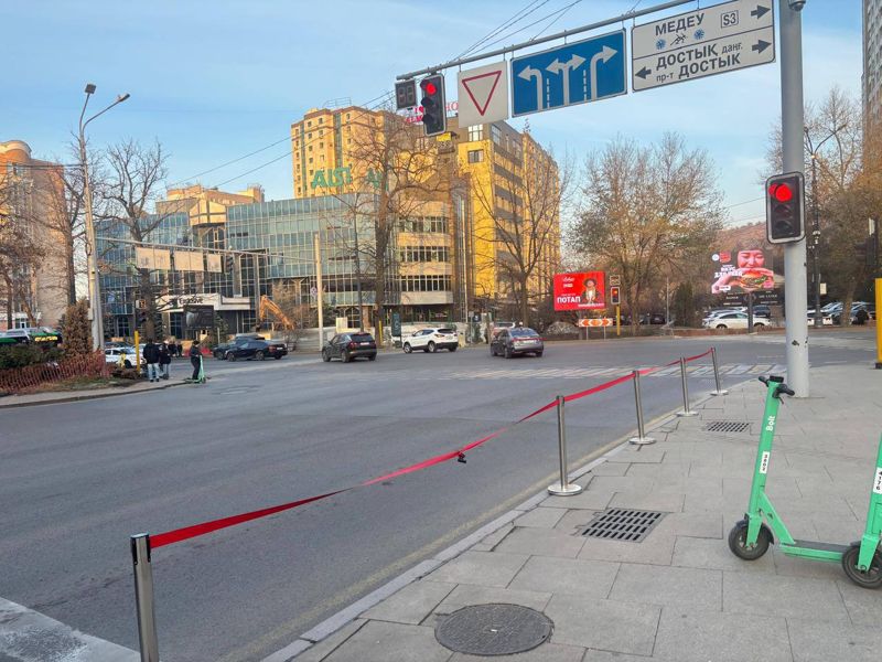 В Алматы изменили схему движения на перекрёстке Достык – Жолдасбекова