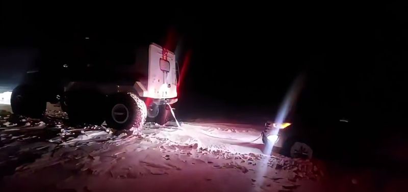 Троих человек, застрявших в степи, спасли сотрудники МЧС