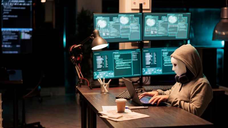 Сақ болыңыз: қазақстандықтардан банк шоттарынан ірі сомалар жаппай алынады