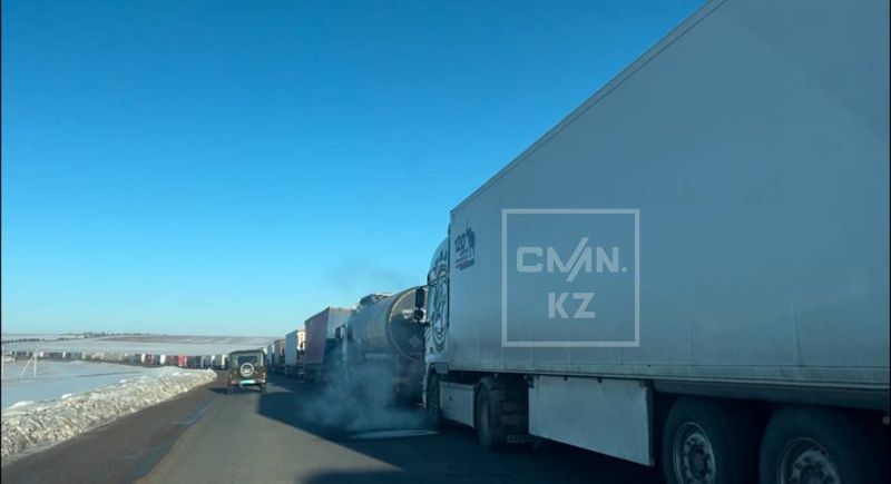 Пробки на границе с Китаем: у перевозчиков закончились бланки разрешений