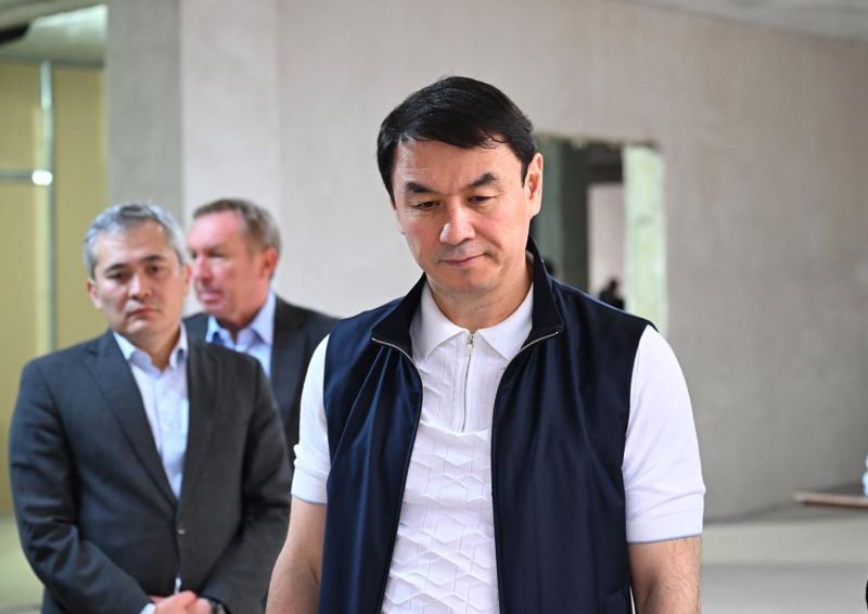 "Ни школ, ни поликлиник": Дархан Сатыбалды отчитал застройщика в Алматы