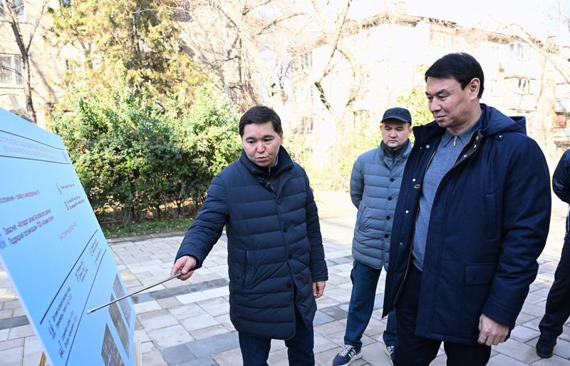 Аким Алматы проверил ход модернизации инфраструктуры в Ауэзовском районе