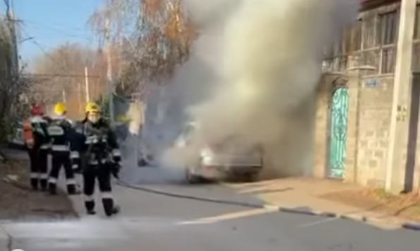 В Алматы сгорел легковой автомобиль