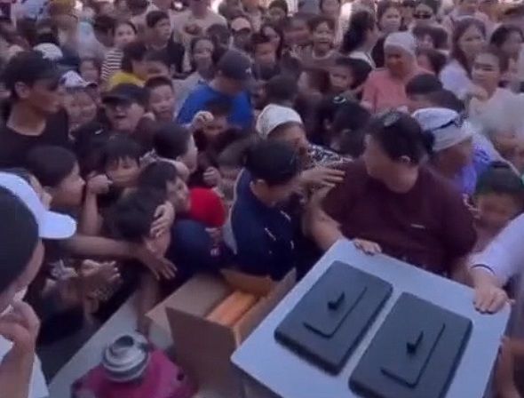 Устроил давку: за бесплатное мороженое и вату бизнесмену придется оплатить штраф