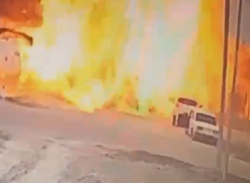 Автомобиль врезался в газовую заправку в Туркестанской области: два человека погибли, еще трое получили ожоги