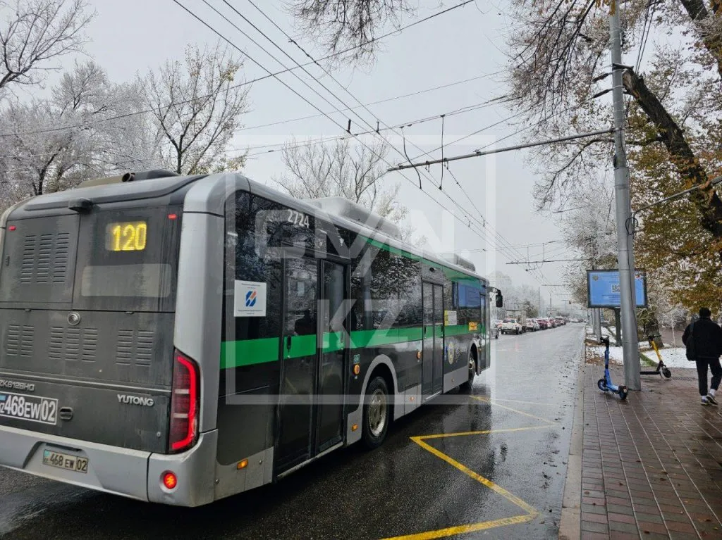 Зима Алматы дорога автобус 120