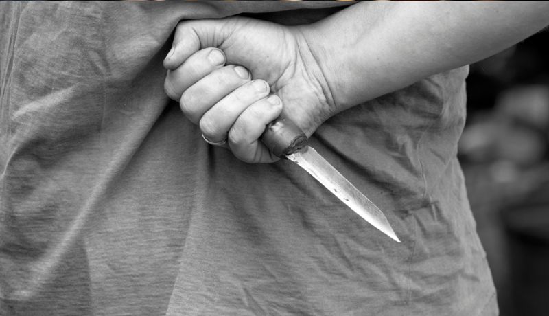 Анасыз қалды: Закиева құрдасын пышақпен жаралаған оқушы туралы