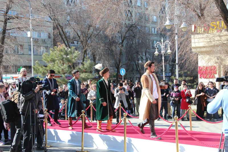 Nauryz Fashion Day: модный показ национальной одежды прошел в Алматы