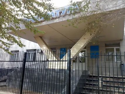 В Жезказгане мужчина перепутал здание прокуратуры с домом друга и сломал ворота