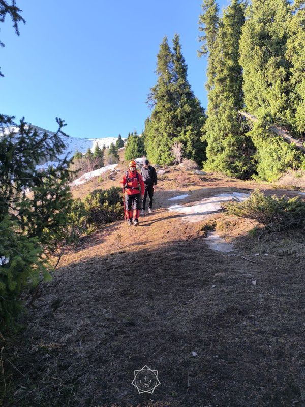 Спустили с гор: заблудших в горах Алматы туристов нашли на высоте в 2850 метров