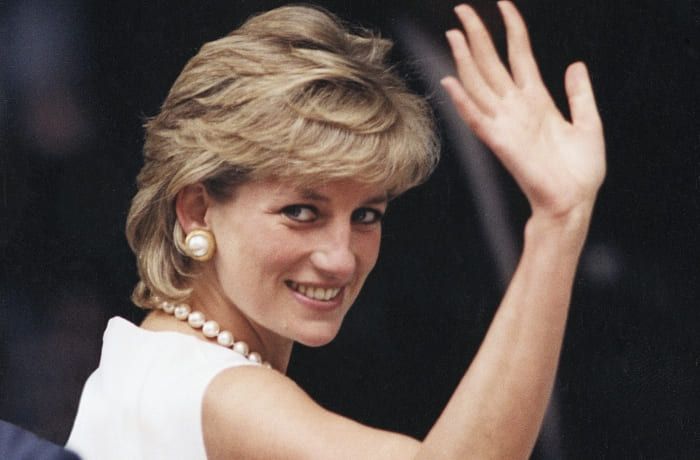 В США на торги выставили крупнейшую коллекцию вещей принцессы Дианы