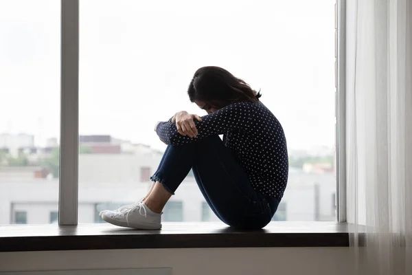 15-летняя девочка выпала из окна студенческого общежития