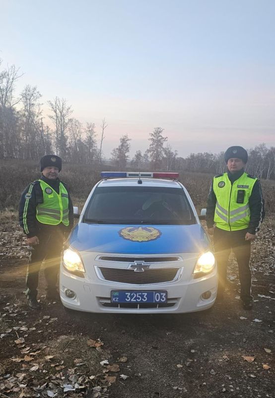 Патрульные спасли жизнь водителю и двум пассажирам в Бурабае