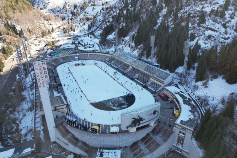 Новые аллеи и подогрев зрительских мест: в Алматы планируют реконструкцию "Медеу"