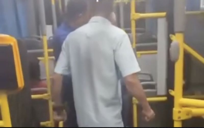 Мужчина жестоко избил пенсионера прямо в автобусе в Алматы