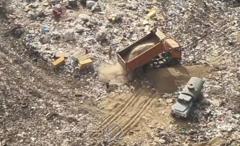 В Алматинской области тушат пожар на мусорном полигоне близ села Али