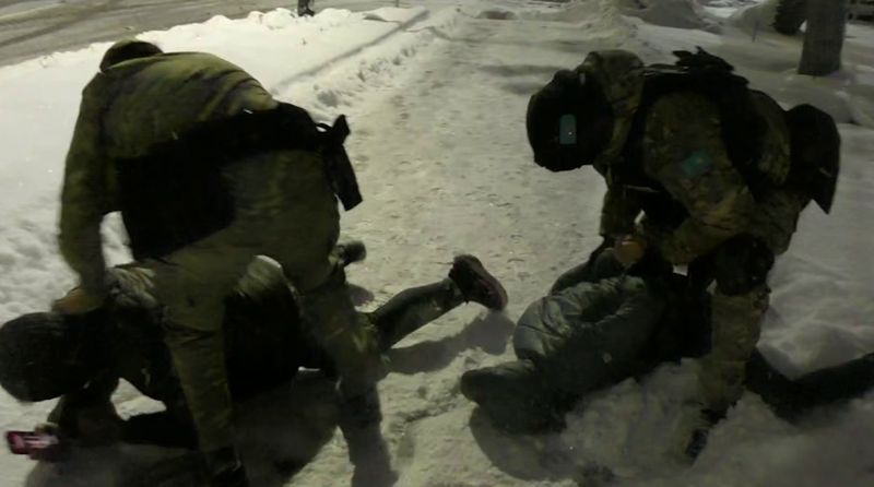 В Алматы за вымогательство задержали блогеров