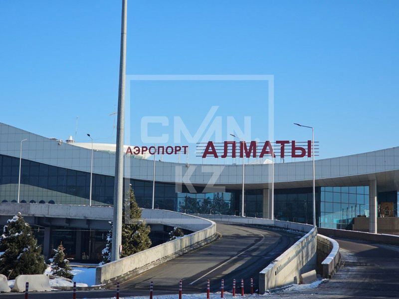Мужчина с ножом взял в заложники сотрудницу аэропорта Алматы: стали известны подробности