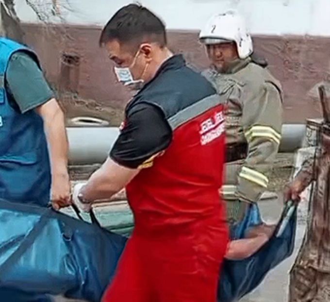 Ожоги и отравление угаром получили жильцы горящей квартиры в Темиртау
