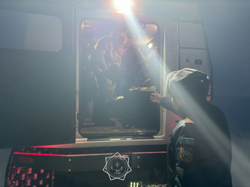 Спасатели на вездеходе доставили больного ребенка в медучреждение