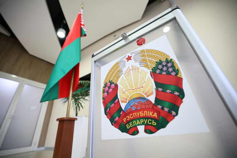 Александр Лукашенко побеждает на выборах в Беларуси