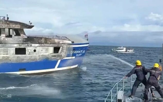 Теплоход с туристами загорелся в Таиланде в 25 км от берега