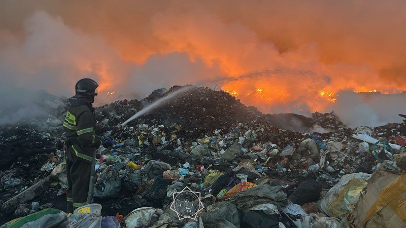 Два мусорных полигона горят в Алматинской области
