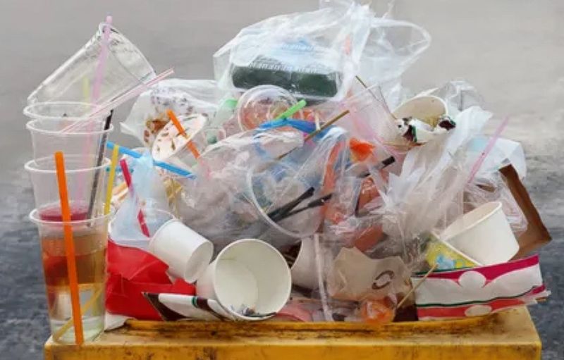 Казахстанским туристам стоит знать: на кыргызском Иссык-Куле ввели штрафы за использование полиэтилена и пластика