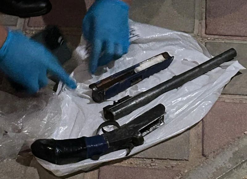 Житель Актау разгуливал по ночным улицам с ружьем в пакете