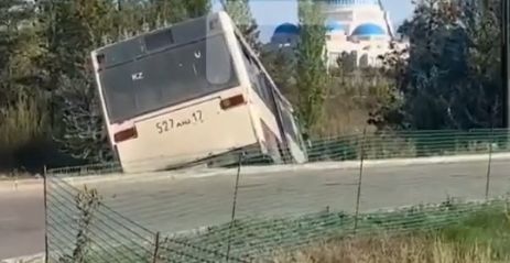 Еще одно ДТП с автобусом в Астане: 14 человек доставлены в больницу