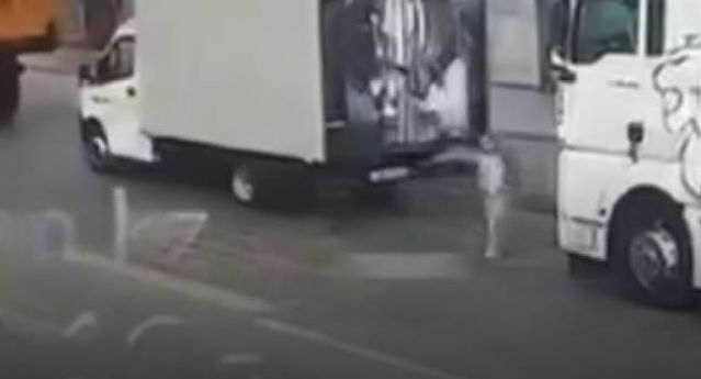 Погибла на глазах у мамы: алматинцы требуют установить надземный переход