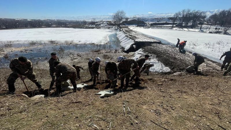 Дворы 10 домов затопило в Алматинской области из-за прорыва отстойника