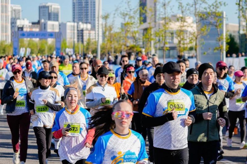 Более 3 тысяч астанчан приняли участие в забеге ко Дню единства народа Казахстана