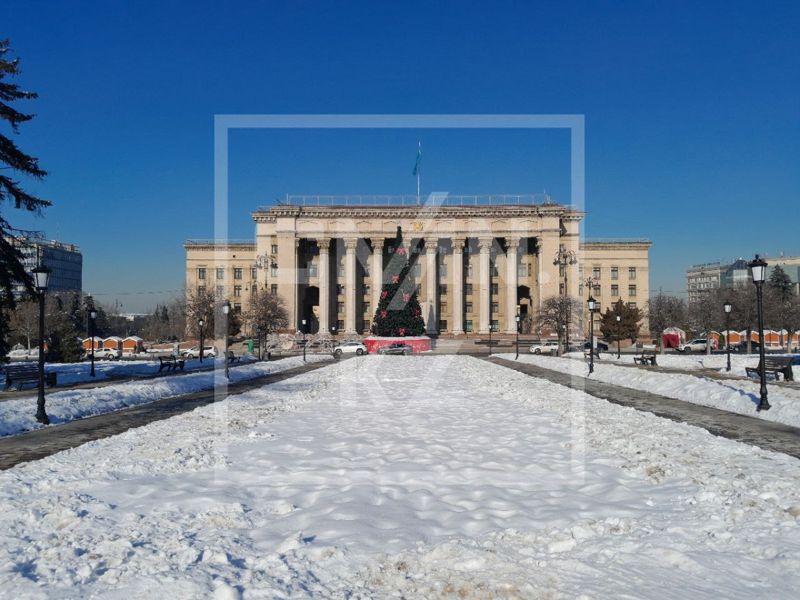 Казахстанско-британский технический университет горит в Алматы