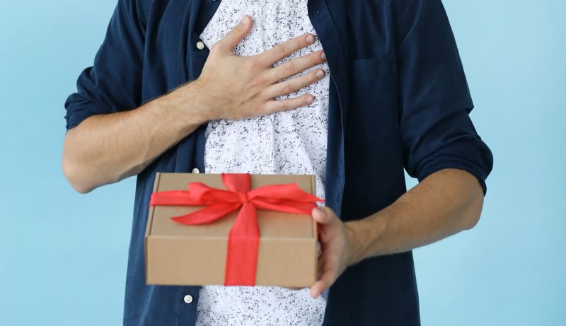 Чиновник из ЗКО сдал свой подарок государству: сумку оценили в 196 тысяч тенге