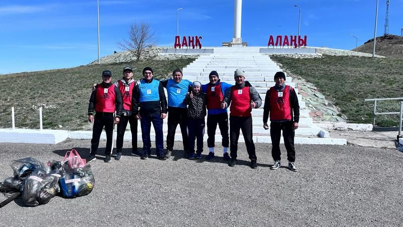 Собирали мусор на бегу: как прошёл экомарафон в Карагандинской области