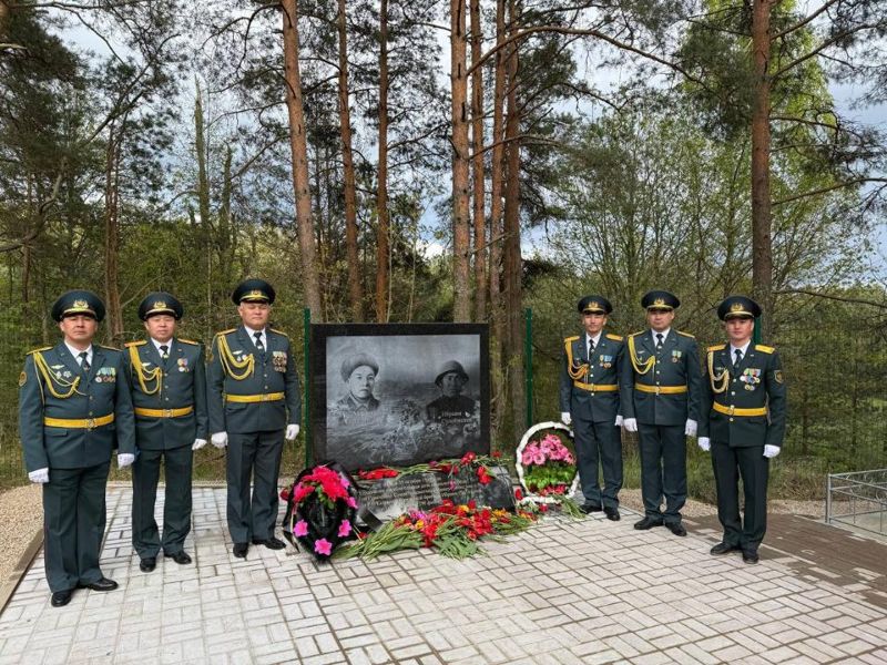 Обелиск казахстанским героям ВОВ установили в Псковской области