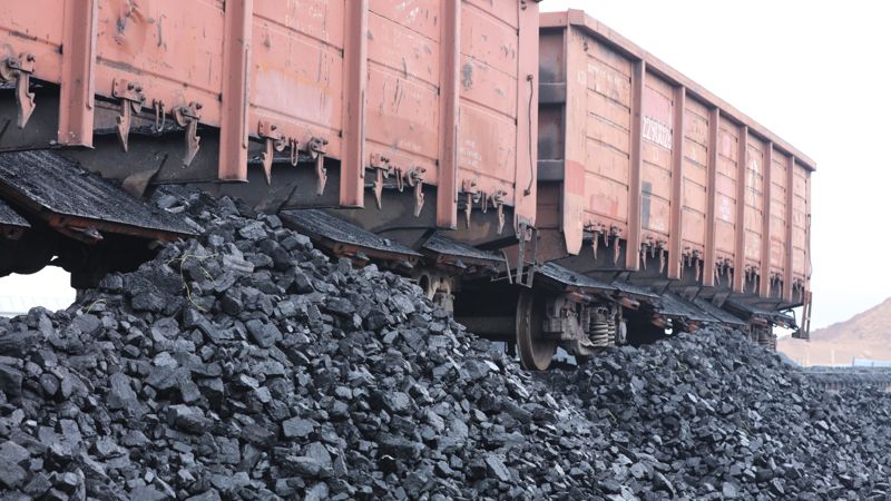 Трое детей из Астаны забрались в грузовой поезд и отправились в путешествие