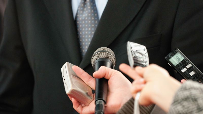 Скандал в мажилисе: Аида Балаева обещала наладить диалог между СМИ и чиновниками