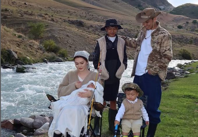 Вылитый Райм: Ерке Есмахан показала подросшего сына на luxury рыбалке