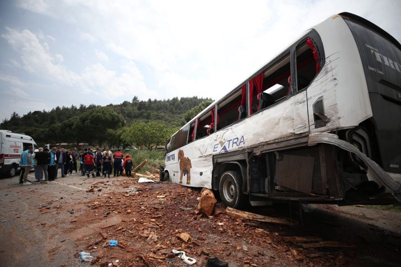 Автобус с туристами попал в аварию в Турции, есть погибшие